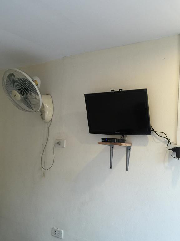 Miggy Guest House (Adults Only) Μπανγκόκ Δωμάτιο φωτογραφία